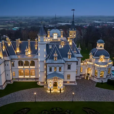 Botaniq Castle Of - Small Luxury Of The World 5* Tura