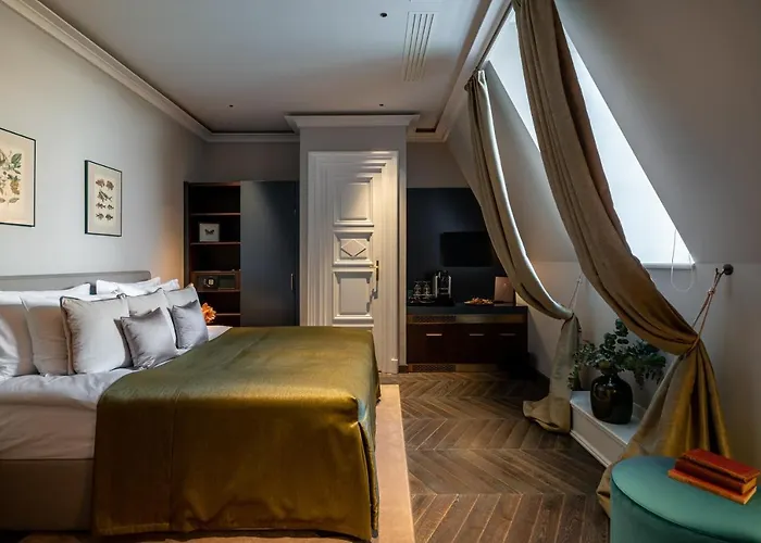 Botaniq Castle Of - Small Luxury Of The World Tura